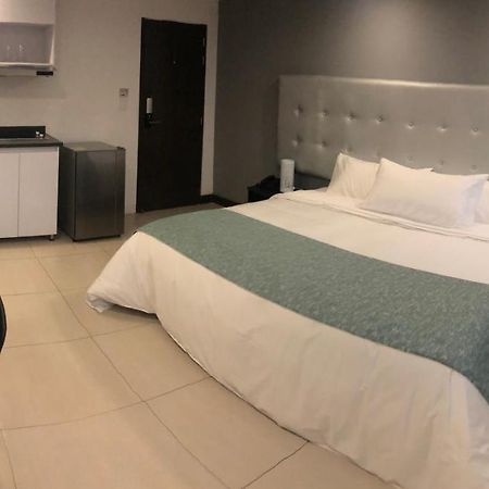 Hotel Serenity Corferias Bogota Bagian luar foto