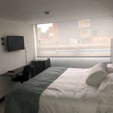 Hotel Serenity Corferias Bogota Bagian luar foto